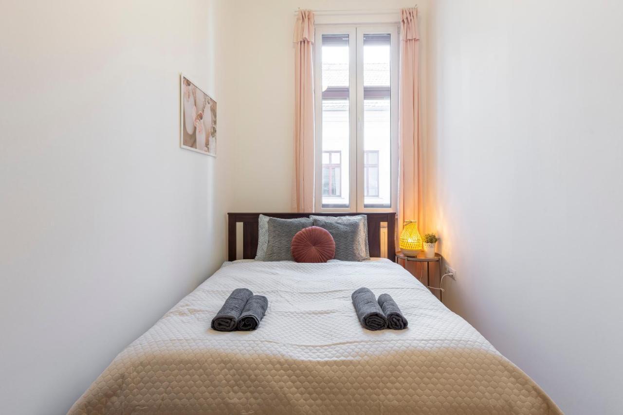 Cozy Home By Bella In The Heart Of Budapest Exterior photo